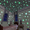 Adesivi per finestre 100 pezzi stelle 3D luminose adesivi murali fosforescenti per bambini camerette camera da letto soffitto decorazioni per la casa adesivi stelle fluorescenti