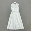 캐주얼 드레스 디자이너 2023 여름 새 소매 소매 허리 고체 벨트와 함께 오 넥 삼각형 브로치 여성 레이디 25xp