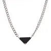 Silberkette Herren Womens Halskette Schwarz weißes Dreieck Buchstabe Anhänger Halskette Luxusbrand Designer Statement Schmuck Titanstahl Halsketten