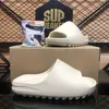 2023 Top Designer Pantoufles Hommes Femme slider Vermillion Mineral Blue Onyx Pure Sandales Slide Slipper Foam Ocre RUNR Bone Resin Clog Desert Ararat runr slides shoe