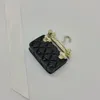 2023 luxe qualité charme broche sac à main forme couleur noire plaqué or 18 carats ont boîte timbre PS7591A