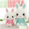 Fyllda plyschdjur Söt som bär klädkanin Toys Bunny PP Cotton Rabbits Dolls Kids Birthday Presents 2 Colors Drop Delivery Dhszy