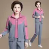 Mulheres duas calças meia idade mãe casual tracksuit mulheres três peças conjunto oversized m4xl primavera jaqueta camiseta calça terno jogging sweatsuit 230215