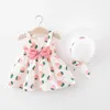 Flickaklänningar födda Bow Dress Printed Strawberry Beach kostym för födelsedagsår Babykläder Princess Sunhat 2st