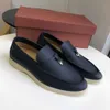 Designer Loropiana Charms Chaussures Chaussures en cuir pour hommes avec des produits de vache sur différents marchés Lp Tête ronde Fond plat Confortable Chaussures décontractées pour hommes E1GB