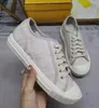 Classiche scarpe da corsa estive scarpe casual da uomo sneakers da donna viaggiano lettere retrò in pelle allacciate alla moda da donna che corrono sneakers da fitness da uomo con stampa piatta.