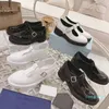 Vita plattform Gymskor Kvinnor reser läder snörning tränare sneaker brev tjock botten kvinna designer sko dam sneakers