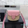 Ny Luxurys Designer Bag Letter Crossbody V￤skor f￶r kvinnor spegel kvalitet handv￤ska handv￤ska l￤der kvinnlig mode trendig tabby axelv￤ska med dammv￤ska rosa