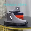 Stivali da uomo suole piatte Modello di design Scarpe da uomo in vera pelle di mucca Alta qualità EU38-45 Stivali da moto Abito di design di lusso Inverno Uomo Caviglia Moda Casual Stivale Classico