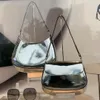 Damentasche Cleo Unterarmtasche Hobo glänzendes Rindsleder im Promi-Stil Flip-Schulterhandtasche