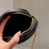 Projektant Chevron Pikowana Ziarno Vinyle Okrągła Torba Na Aparat Francja Luksusowa Marka Y Poudre Tłoczona Skóra Lady Shouler Torby Damskie Crossbody Chain Strap Pouch Torebki