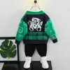 B126 Детская дизайнерская одежда в клетку карманные медведь кардиган детские мальчики Свитера зеленые v-образные перегородки.