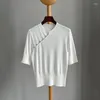 T-shirts pour femmes Haut de gamme Niche personnalisée Minceur Mince T-shirt à manches courtes Patte de boutonnage oblique Perle Bouton Overhead Tops tricotés 2023 Printemps