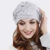 Bérets Supandan en tricot béret chapeau femmes Fashion Fashion Fashion Caps de haute qualité hiver de haute qualité Keep Fur Pompoms Pompoms Lady V16081