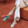 デザイナーのロロピアナチャームシューズピュアオリジナルの女性靴秋のスタイルレザーLPローファー付きソフトソールとレイジーカジュアルシングルのトレンドを押し上げる