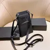 Mode lyx mini smartphone väskor designers mini-storlek crossbody telefonpåse enkla axlar med triangel små plånböcker purses shopping klassiker