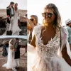 Beach Wedding Boho 2023 فساتين الزفاف ثوب تول الدانتيل الدانتيل العميق V رقب الرقبة Ruched Plats Sweep Train Long Slives Custom