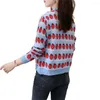 女性用セーター2023シックなイチゴのジャクアードセーター女性のボタンダウンカーディガン長袖vネックプリントルーズニットトップ