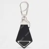 Fashion Keychains Mens Designers Keychain Keyrings For Woman Stainless Steel Black Leather Luxury Key Chains Lanyards Car Key Ring Bag Charm