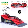 Nieuwheid Games 6 In 1 mini Finger Park Figuur Skate Scene Board Venue Combinatie Toys Skateboarders Ramp Track Toy Set voor Boy Christmas Gifts 230216