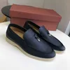 Designer Loropiana Charms Scarpe Scarpe da uomo in pelle con merci di mucca in diversi mercati Lp Testa tonda Fondo piatto Confortevole Morbido CasualXSGE