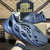 2023 Zapatillas de diseño superior Hombres Mujer slider Vermillion Mineral Blue Onyx Pure Sandals Slide Slipper Foam Ochre RUNR Bone Resin Clog Desert Ararat runr slides shoe