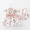 Flickaklänningar födda Bow Dress Printed Strawberry Beach kostym för födelsedagsår Babykläder Princess Sunhat 2st