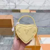 Designer väskor för kvinnor valentin röda blommor handväska mode hjärthandväskor lyxiga guldkedja kvinnor crossbody kärlek väska axel totes heta