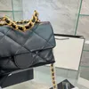 Cc Сумка на плечо Женская леди Дизайнерская модная сумка-цепочка Классические сумки-подушки Качественная дизайнерская сумка с клапаном на ремне Девушка-сумка на ремне Звездный стиль Простые сумки с клапаном 7k