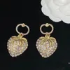 2022 nouvelles boucles d'oreilles à breloques mode marque de luxe concepteur diamant fraise fête de mariage saint valentin cadeau de noël excellente qualité bijoux avec boîte et timbre