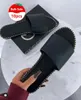 Kapcia 10pcs Buty damskie sandały plus size Hurtowe przedmioty do biznesu Wysokiej klasy wysokiej klasy okrągłe kwadratowe mieszkanie z slajdami 7902