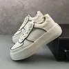 Designer Wedding Abito da sposa Scarpe da festa British Fashion White traspirabile sneaker casual di punta rotonda con il fondo spesso moliegi a piedi C150 9760