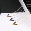 Pendanthalsband Yun Ruo 2023 Rose Gold Color Chic In Style Sweet Black V Shape Halsband Fashion Titanium Steel Woman SMEEXKE NOT FADE FADE