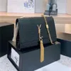 حقيبة يد نسائية عصرية من الجلد الطبيعي سلسلة ذهبية وفضية 2023 حقيبة كتف فاخرة بتصميم قلاب معدني بغطاء قطري للرسول باللون الأسود حقيبة يد كروسبودي