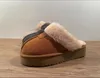 Pantoufles de créateurs Australie Bottes Bottines de mode Femmes Chaussures Baskets chaudes Plate-forme en peau de mouton en daim Pantoufle Cheville Bottines de neige Sandales d'hiver châtaignes 090