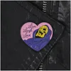 Accessori del fumetto Live Laugh Love Spilla smaltata a forma di cuore Scheletro Distintivo Spilla Risvolto per jeans denim Camicia Borsa Gioielli gotici Regalo Dh8Fl