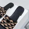 Mode Lyx Designer Tofflor Broderade tyg Sommar Slides Gummi Tofflor Lågklackat Skor Metallic Slide Sandaler Strandtofflor för dam storlek 36-42