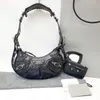 Luxus Reißverschluss Lokomotive Metallnieten Umhängetasche Reisetasche Damen Herren Vintage Brieftasche Schulter Halbmond Taschen Riemen Luxus Designer Echtleder Clutch Handtasche