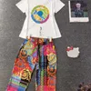 Pantalones de dos piezas de verano Guirnalda Retrato Impreso Manga corta Camiseta de moda Diseñador de marca Pantalones de chándal Joker informal Chándal de diseñador