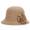 Berets Vintage Frauen Nachahmung Wolle Blume Filz Hut Damen Winter Cloche Eimer Kappe Warme Fischer Hüte Mode ZubehörBerets