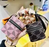 11 estilo Bolsa de lápiz labial Llaveros Carta Bufanda de seda Llaveros Anillo Diseño de moda PU Cuero Monedero Caso Colgante Coche Llavero Encanto Joyería para hombres Mujeres Regalos