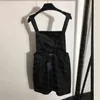 Sexig rygglös klänning Glänsande strass knappklänningar Designer Summer Breattable Dress Suspender kjol