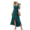 カジュアルドレス2023ファッション女性の服の夏の特徴純粋な色のポーズドレスセクシーなスプリットベルトは不規則です