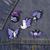 Halloween Dark Wind Cat Brosches Pins Europeiska legering Witch Wing Bat Animal Corsage Badges for Clothing Ryggsäck Prydnad