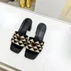 2023 Fashion Sandals Sandals Designer Dames Flip Flops Simple Youth Slippers Moccasin Chaussures adaptées aux endroits du printemps Summer SIZ5977576