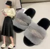 Le ultime scarpe da donna pantofole piatte in peluche con diamanti di cristallo molti stili tra cui scegliere supportano il logo personalizzato