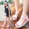 Sandali 2022 Summer Fashion Girl Pink Bow Leaf Sandali Beach Princess Scarpe basse Bambina antiscivolo Fondo morbido Sandali romani W0217