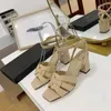 Famoso Design Frete Grátis Marca Mulheres Sandália de Salto Chunky Sapatos de Designer de Luxo Sapatos Preto Tributo Sandálias de Couro Genuíno Slide Calçado de Moda