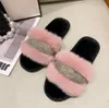 Le ultime scarpe da donna pantofole piatte in peluche con diamanti di cristallo molti stili tra cui scegliere supportano il logo personalizzato