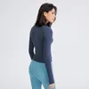 Chemises actives Chemise de yoga pour femmes Sports Haut court à manches longues avec trous pour les pouces Séchage rapide Séchage court Séance d'entraînement Vêtements de gymnastique athlétique